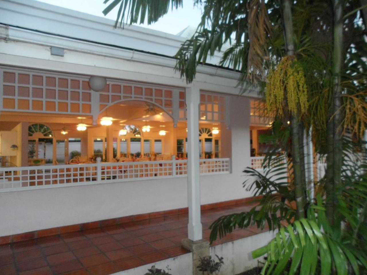 Hotel PomMarine Bridgetown Esterno foto