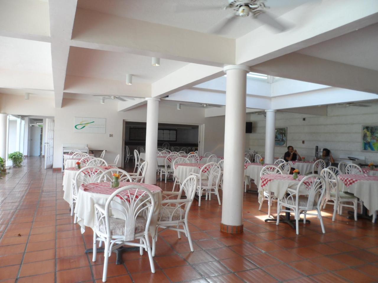 Hotel PomMarine Bridgetown Esterno foto