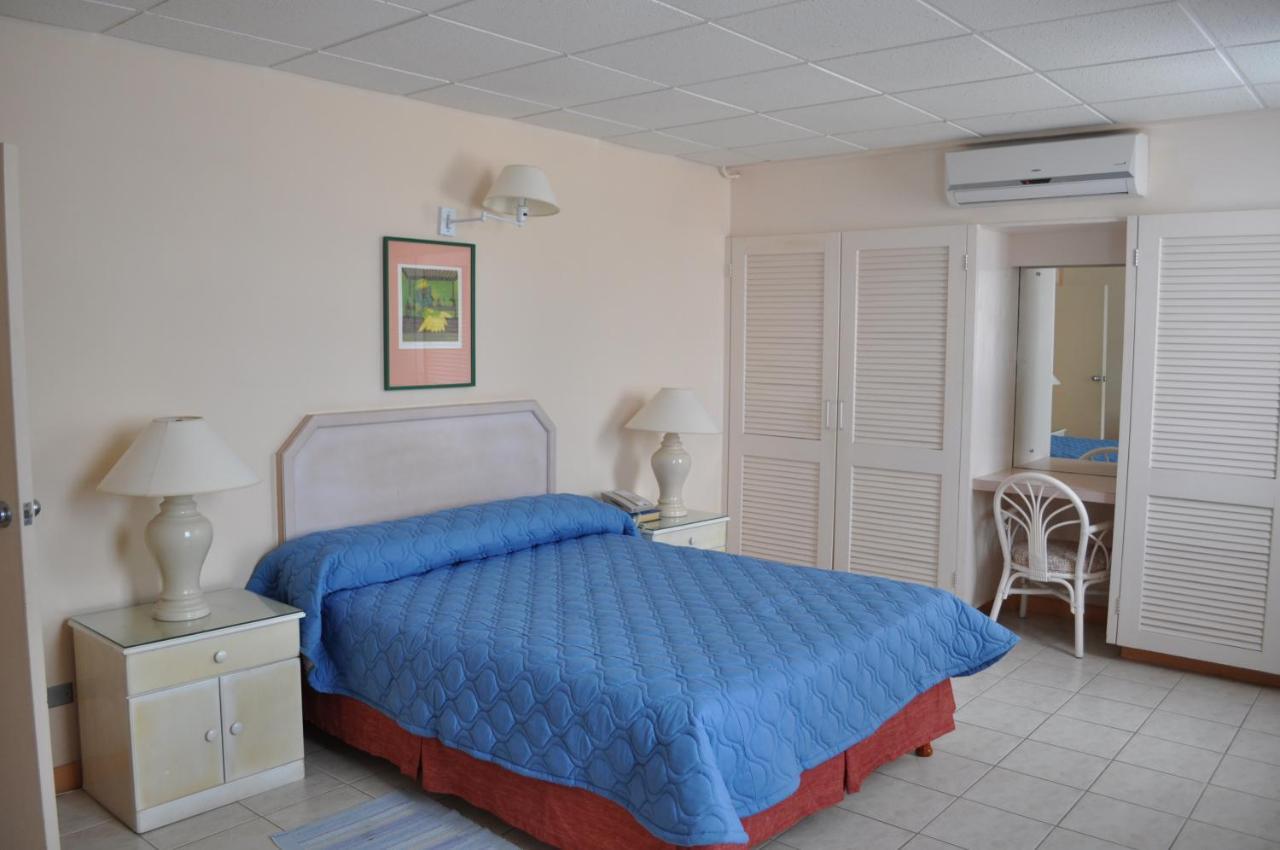 Hotel PomMarine Bridgetown Esterno foto